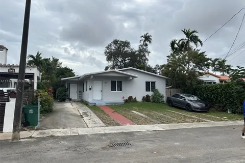 1872 NW 33rd St, Miami FL 33142