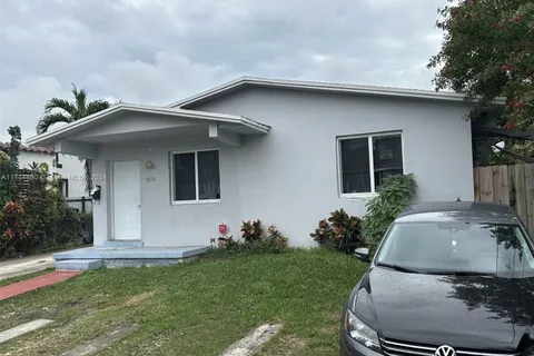 1872 NW 33rd St, Miami FL 33142