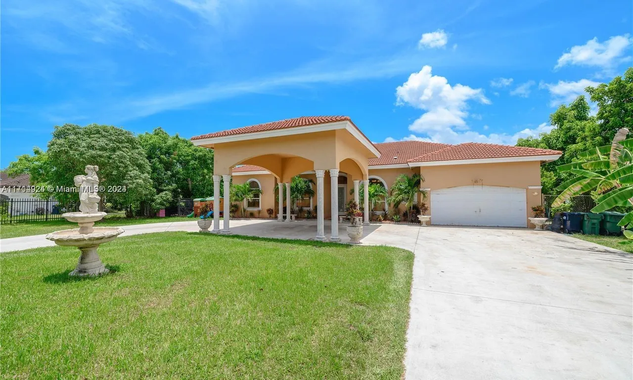 15492 SW 274th St, Homestead FL 33032