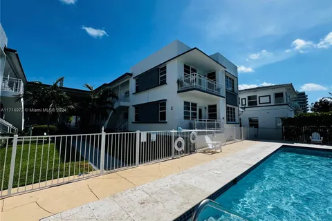 960 Bay Dr # 906, Miami Beach FL 33141