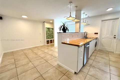 944 Meridian Ave # 11, Miami Beach FL 33139