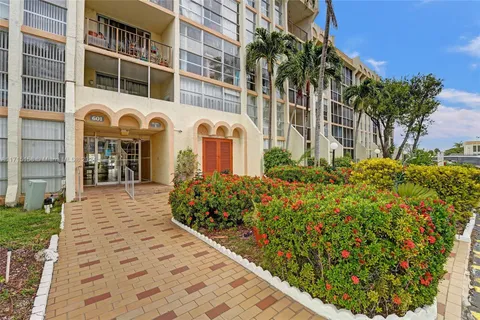 601 Three Islands Blvd # 205, Hallandale Beach FL 33009