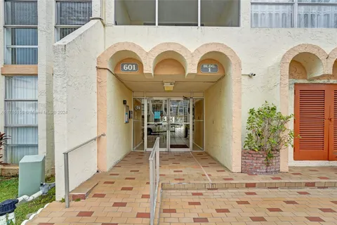 601 Three Islands Blvd # 205, Hallandale Beach FL 33009