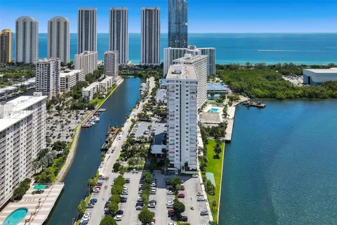 500 Bayview Dr, Sunny Isles Beach FL 33160