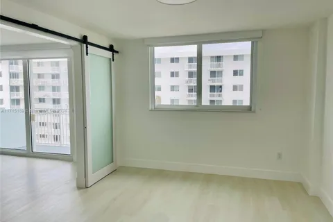 345 Ocean Dr # 919, Miami Beach FL 33139