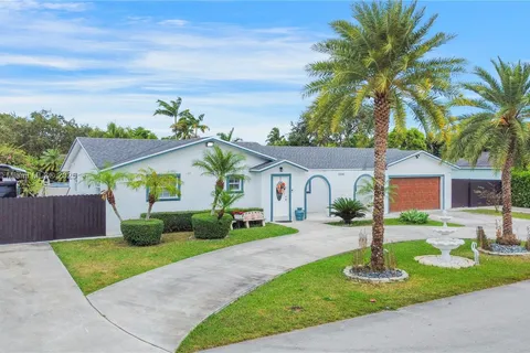 15901 SW 284th St, Homestead FL 33033