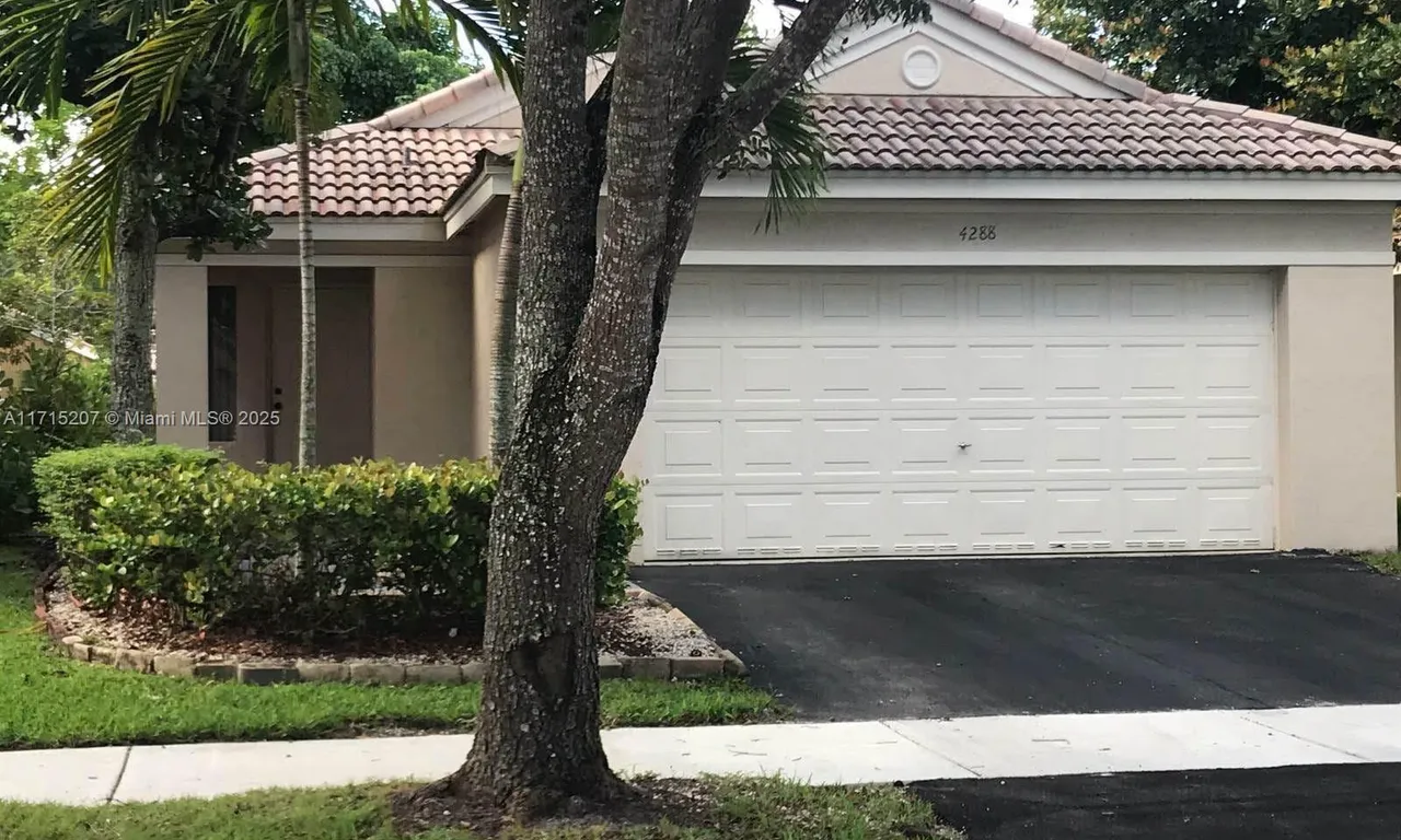 4288 Greenbriar Ln, Weston FL 33331