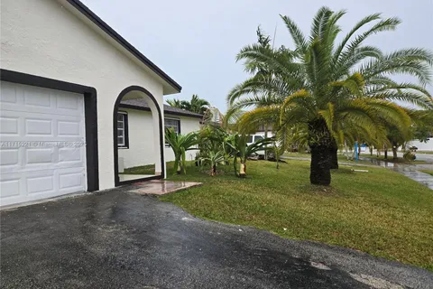 25921 SW 130th Ave, Homestead FL 33032