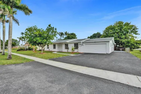 4330 NW 7th Ct, Plantation FL 33317