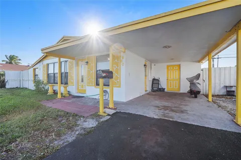 660 NW 17th St, Pompano Beach FL 33060