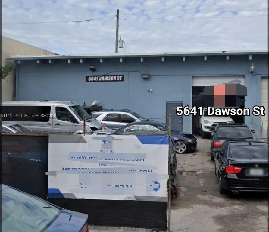 5641 Dawson St, Hollywood FL 33023