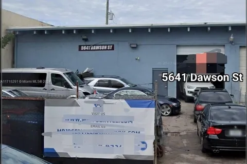 5641 Dawson St, Hollywood FL 33023