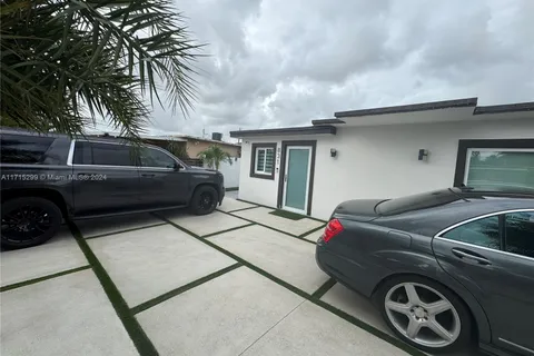 831 E 10th Pl, Hialeah FL 33010