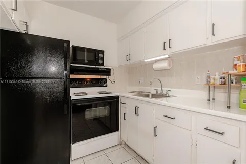 815 SW 10th Ter # 18V, Hallandale Beach FL 33009