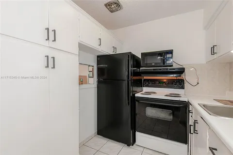 815 SW 10th Ter # 18V, Hallandale Beach FL 33009