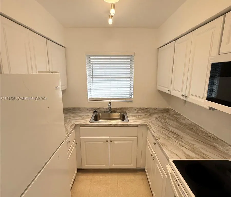 237 SE Park St # A, Dania Beach FL 33004