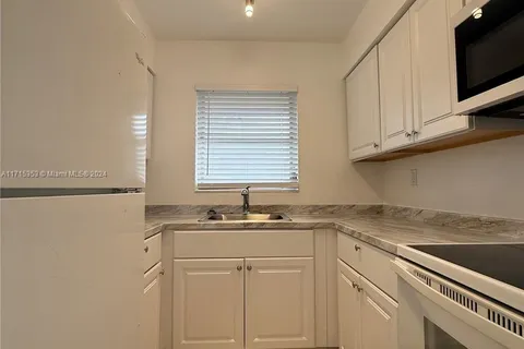 237 SE Park St # A, Dania Beach FL 33004