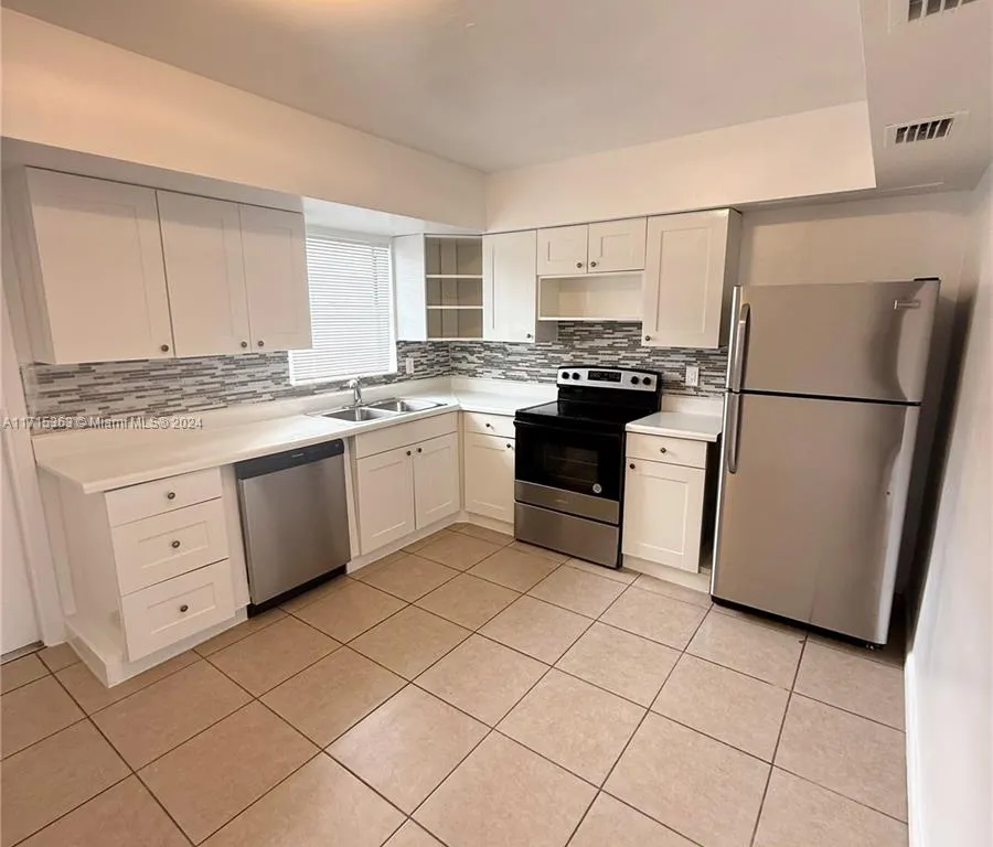 241 SE Park St # 3, Dania Beach FL 33004