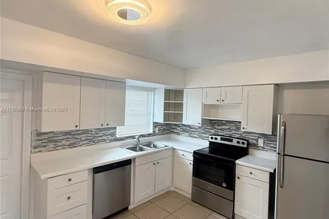 241 SE Park St # 3, Dania Beach FL 33004