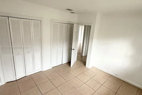 241 SE Park St # 3, Dania Beach FL 33004