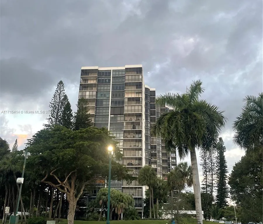 20100 W Country Club Dr # 703, Aventura FL 33180