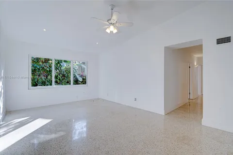 422 31st St, West Palm Beach FL 33407