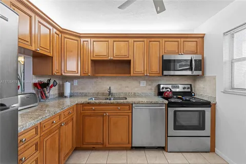 6870 Royal Palm Blvd # 208M, Margate FL 33063