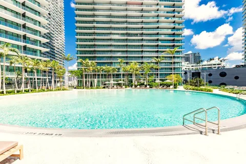 650 NE 32 # 3302, Miami FL 33137