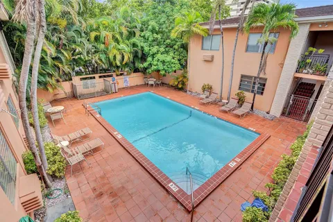 218 Santillane Ave # 2, Coral Gables FL 33134