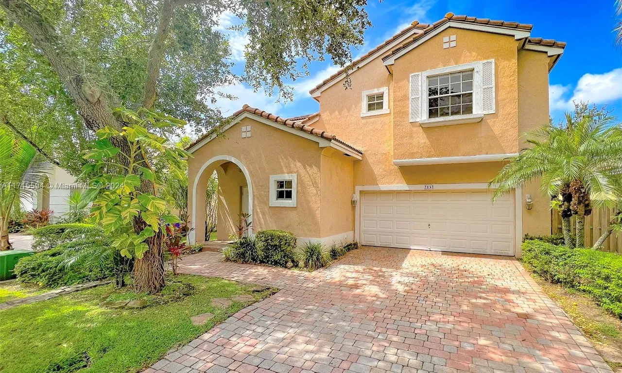 2132 NW 75th Way, Pembroke Pines FL 33024