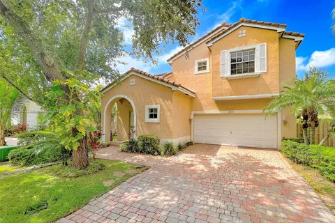 2132 NW 75th Way, Pembroke Pines FL 33024