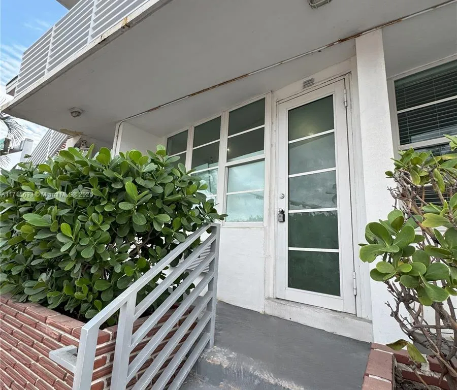 300 74th St # 2, Miami Beach FL 33141