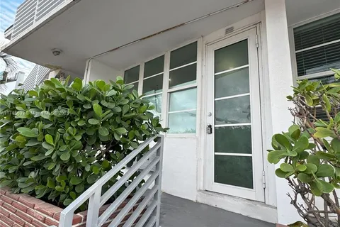 300 74th St # 2, Miami Beach FL 33141
