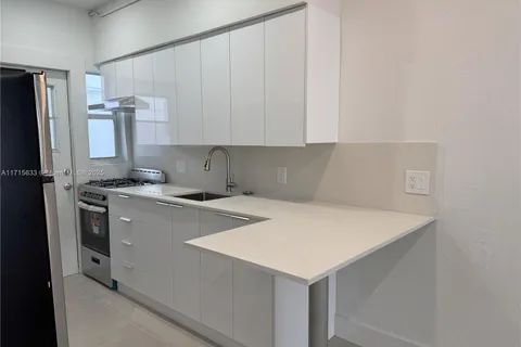 300 74th St # 2, Miami Beach FL 33141