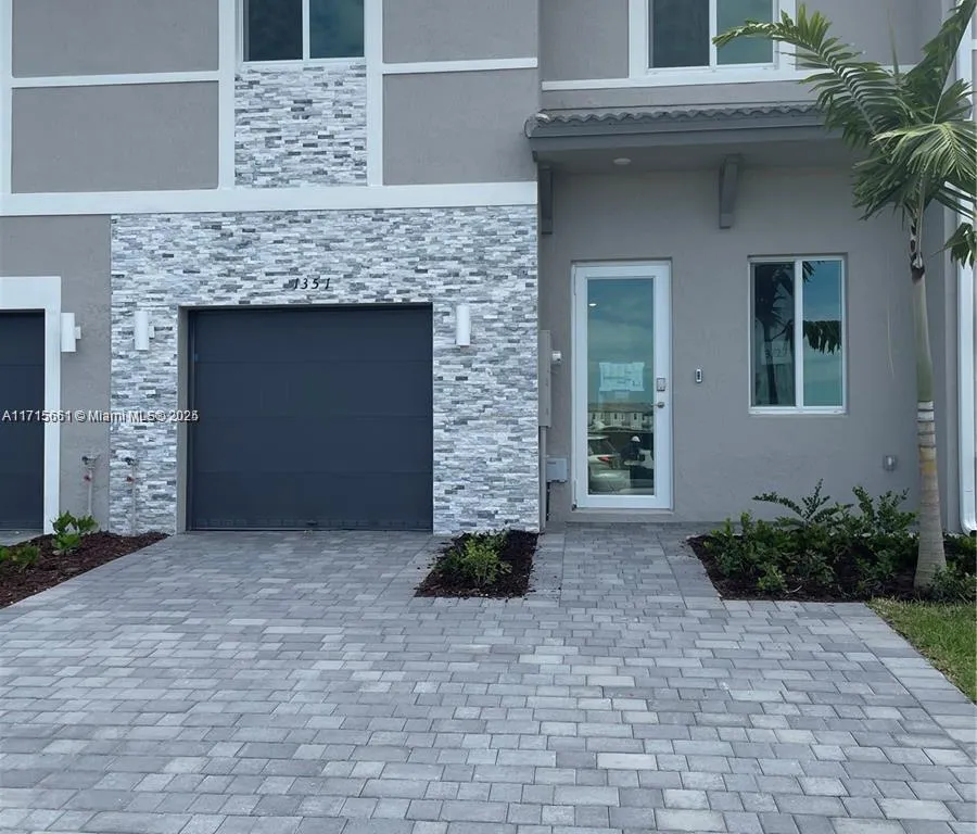 1351 SE 7th Ter, Homestead FL 33034