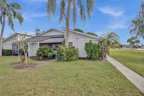 4399 Willow Pond Cir, West Palm Beach FL 33417