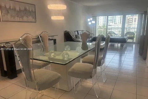 300 Bayview Dr # 509, Sunny Isles Beach FL 33160