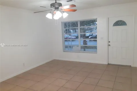 412 SW 10th St, Hallandale Beach FL 33009