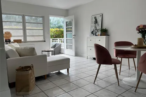 901 10th St # 2, Miami Beach FL 33139