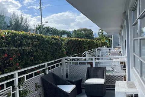 901 10th St # 2, Miami Beach FL 33139