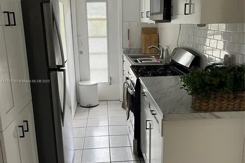901 10th St # 2, Miami Beach FL 33139