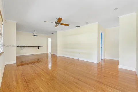 7641 SW 60th Ave, South Miami FL 33143