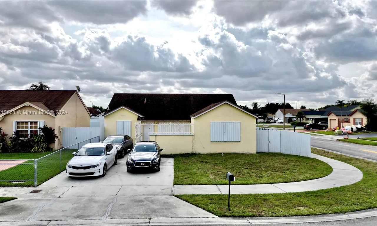 3252 NW 203rd Ln, Miami Gardens FL 33056