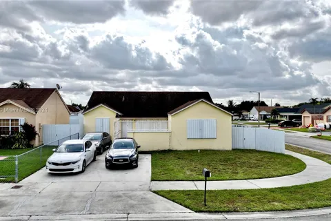 3252 NW 203rd Ln, Miami Gardens FL 33056