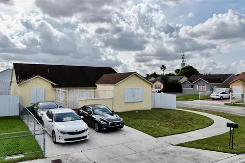 3252 NW 203rd Ln, Miami Gardens FL 33056