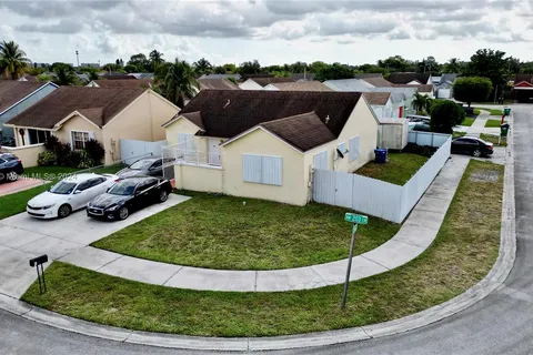 3252 NW 203rd Ln, Miami Gardens FL 33056