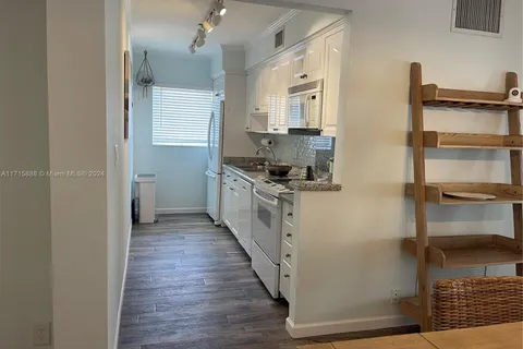 1775 Harbourview Dr # 11, Fort Lauderdale FL 33316