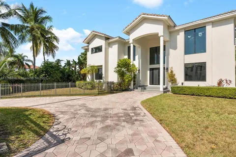 3461 NE 170th St, North Miami Beach FL 33160