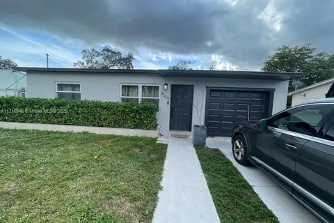 4200 SW 38th St, West Park FL 33023