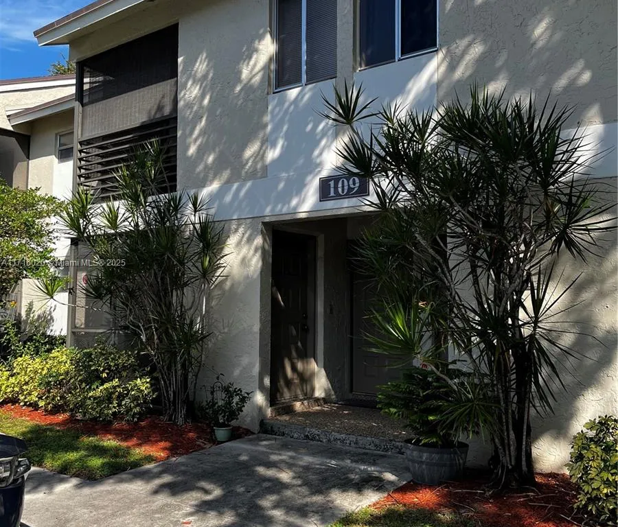 109 Gardens Dr # 103, Pompano Beach FL 33069